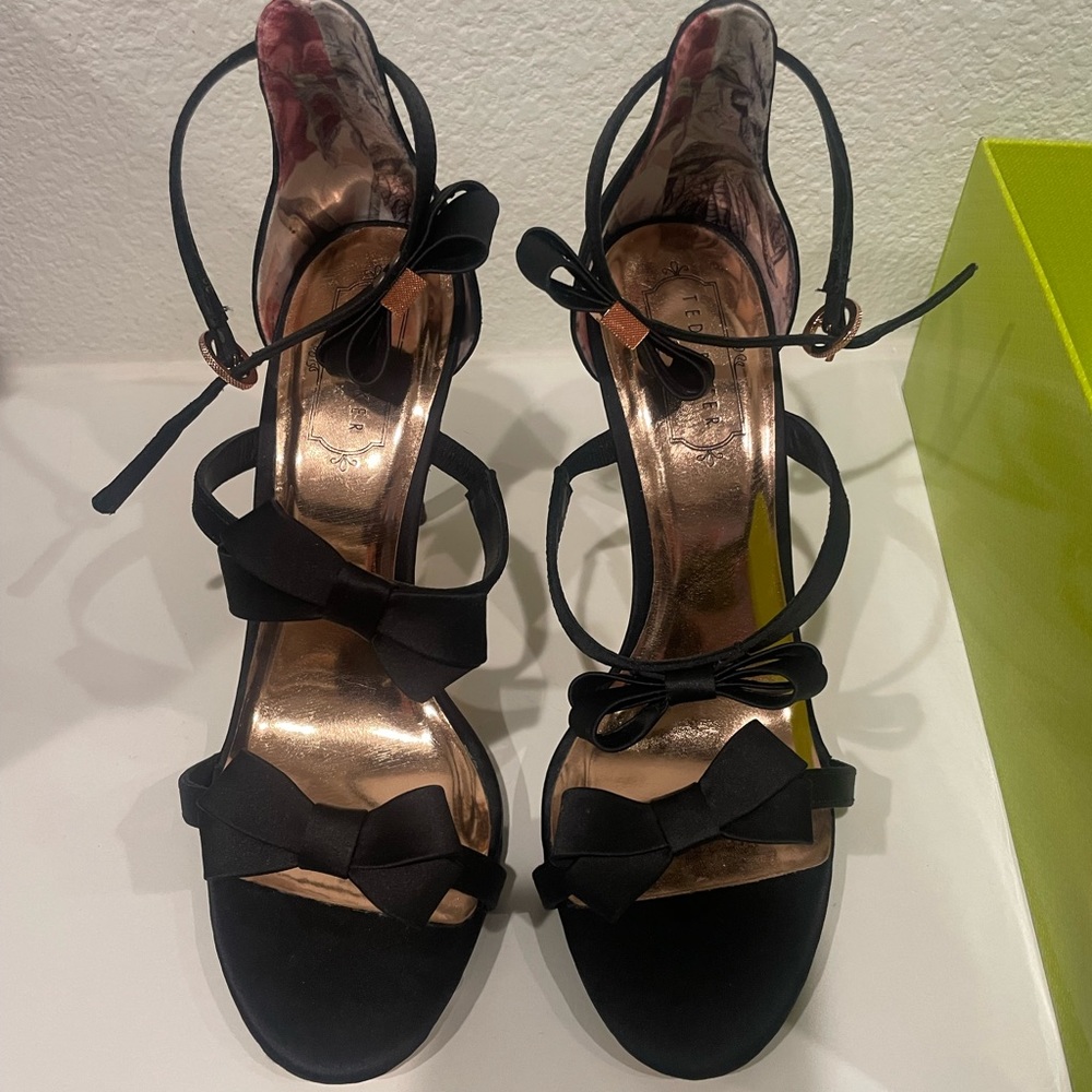 Ted Baker size 7.5 heels black with bow details. NWT